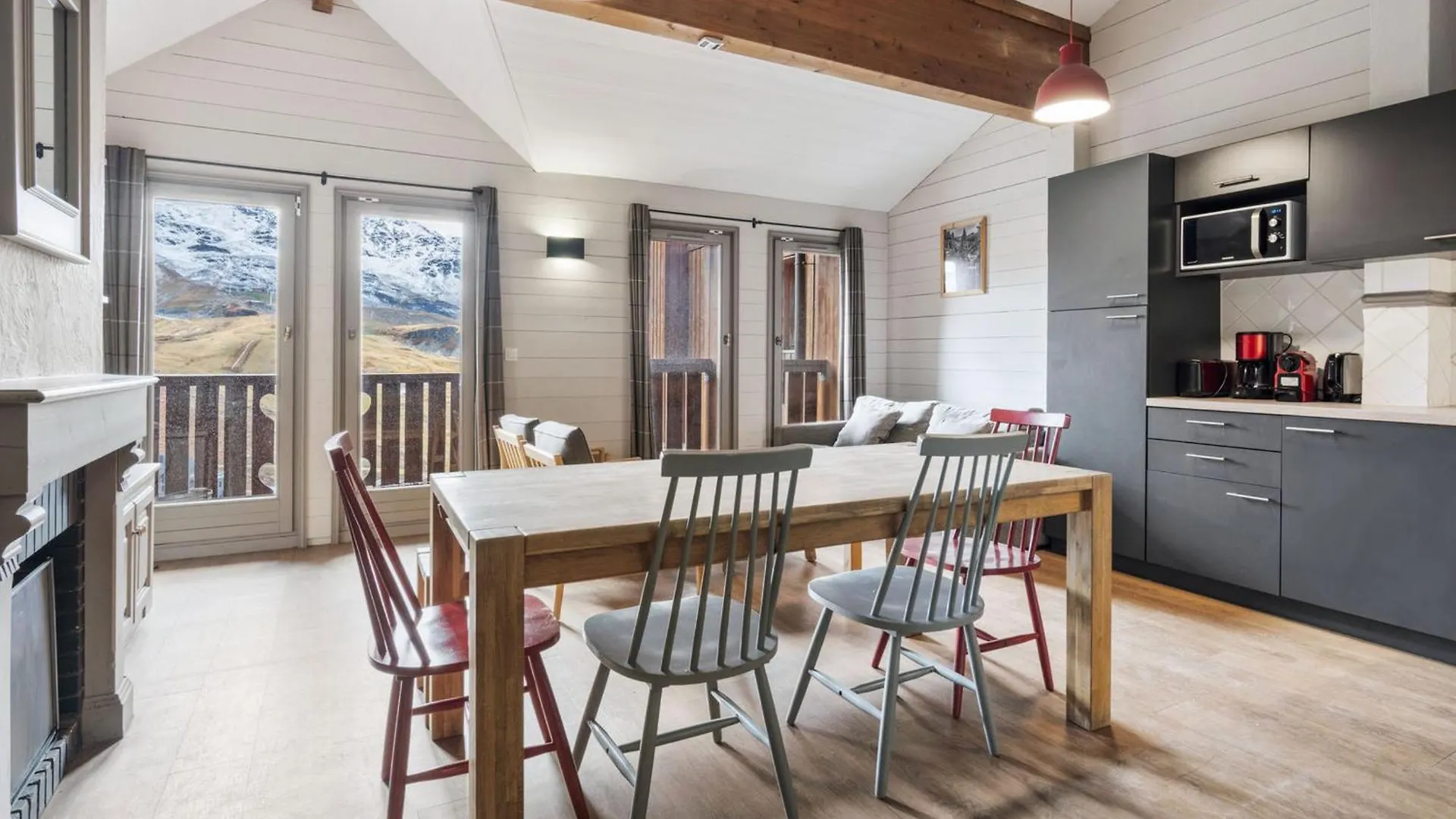 Spacieux Appartement 3 Chambres Avec Piscine Et Sauna, Proche Pistes A Val Thorens - Fr-1-640-75 contacts